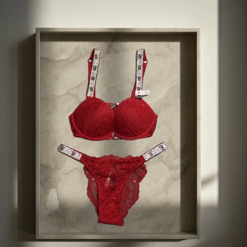 HUERES Red Lace Bra and Thong Set with Floral Pattern and Adjustable Straps for Comfortable Fit