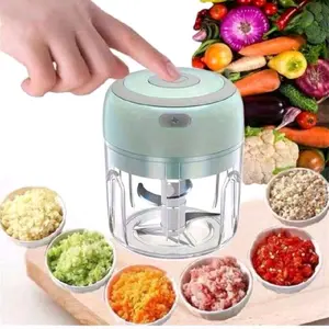 1pc 250ml Mini Wireless Electric Garlic Grinder, Kitchen Gadget,1pc Electric Mini Three Blade Garlic Chopper, Garlic co , Wireless Electric Garlic Beater, Garlic Puree Compactor, Household Garlic Mashing Machine, Multifunctional Vegetable Food Processor,