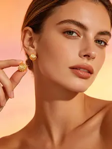 Shell Earrings for Women, Beach Vacation Style Jewelry, Ocean Theme Luxury Ear Accessories, Elegant and Chic Design