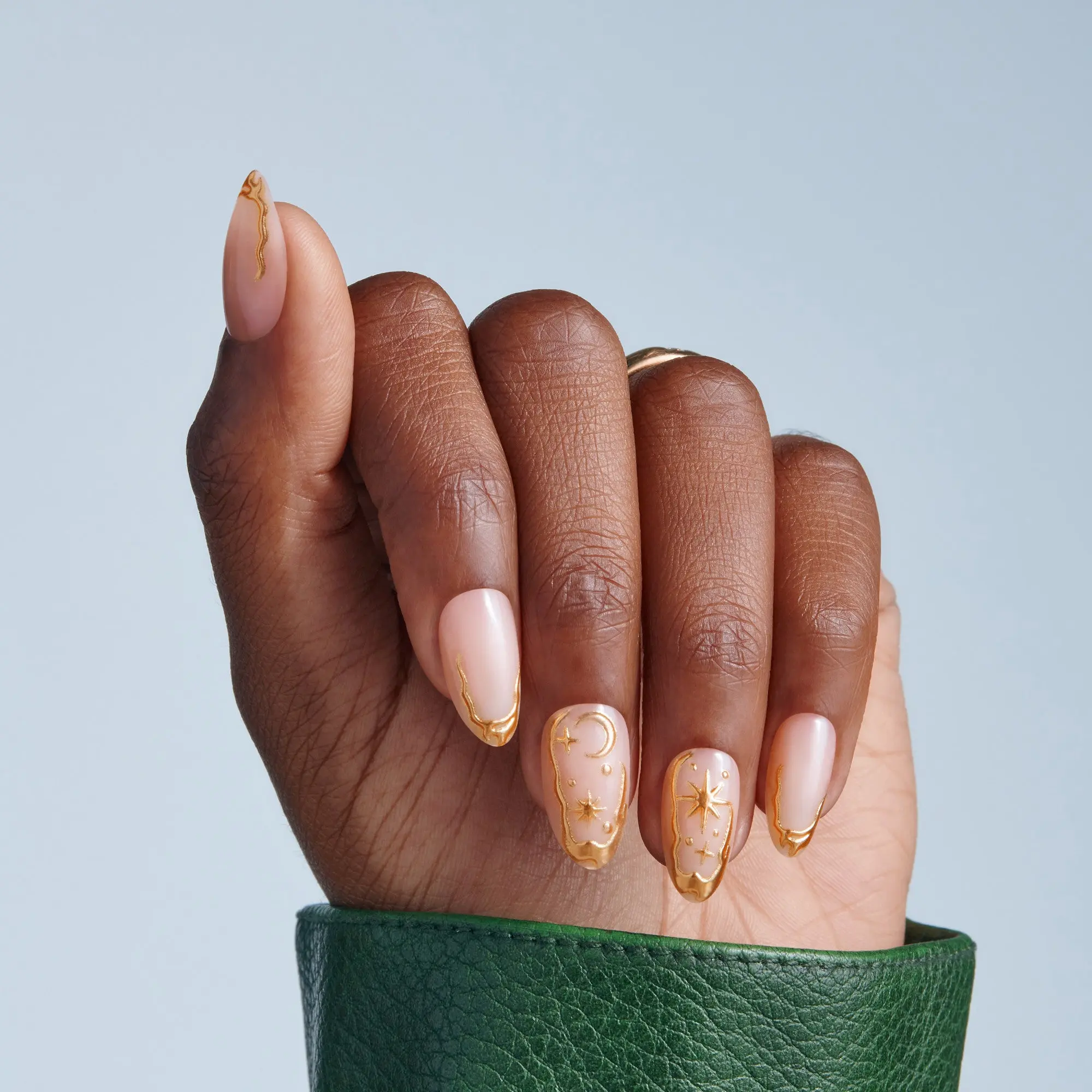 Kiss Glam 3D & Jeweled Press On Fake Glue Nails - Golden | 3D & Jewel Design, Gold, Medium, Almond