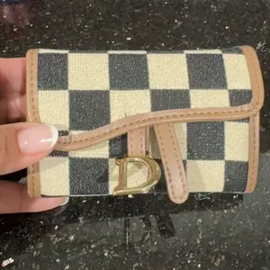 Women's Fashionable Checkerboard Pattern Card Holder, Casual Versatile D-buckle Card Holder, Trendy All-match Short Wallet for Daily Use, Card Organizer