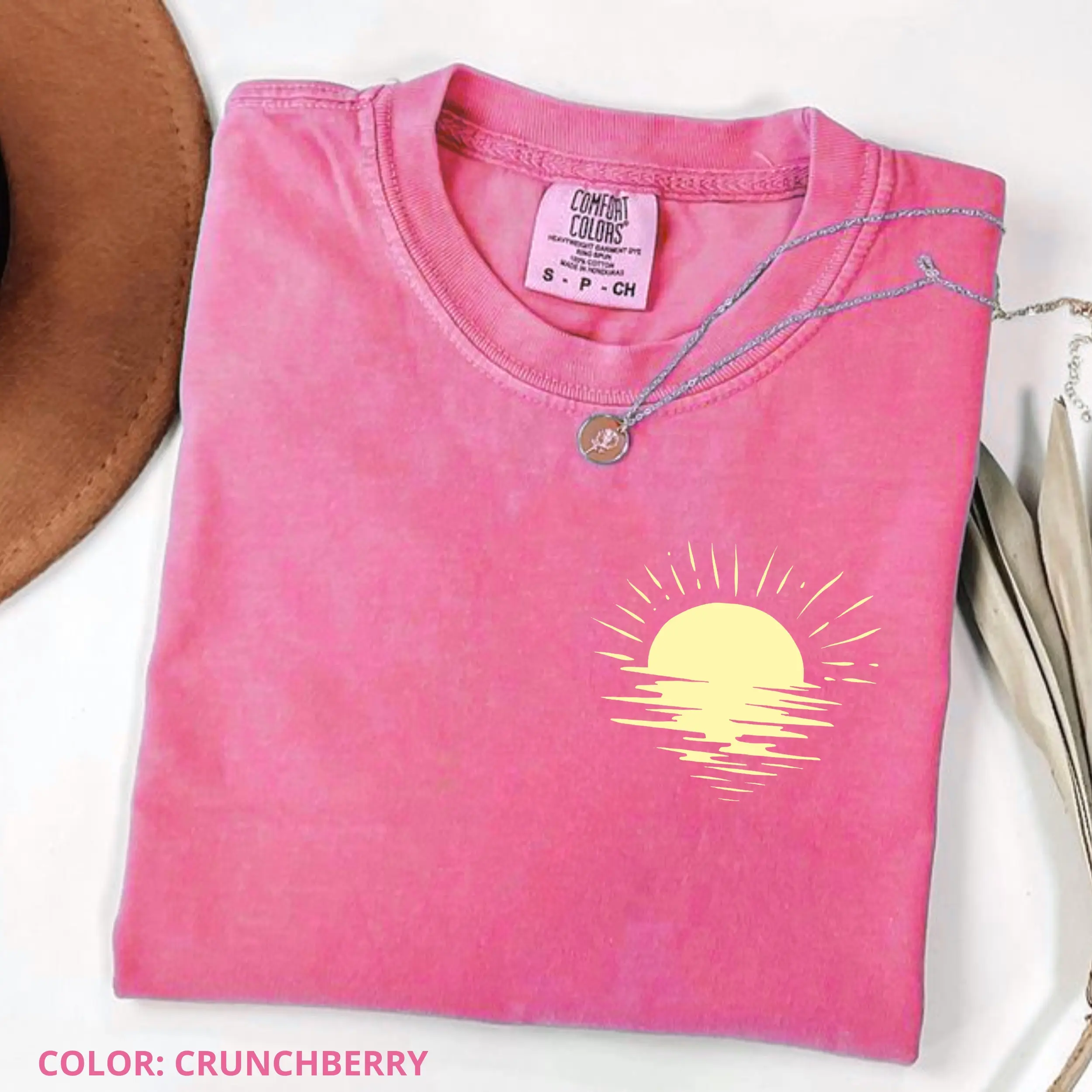 Comfort Colors Retro Chasing Sunsets Tee, Vintage Beach Lover Shirt, Coastal Vacation Top, Minimalist Summer T-shirt, Summer Outfit Tee