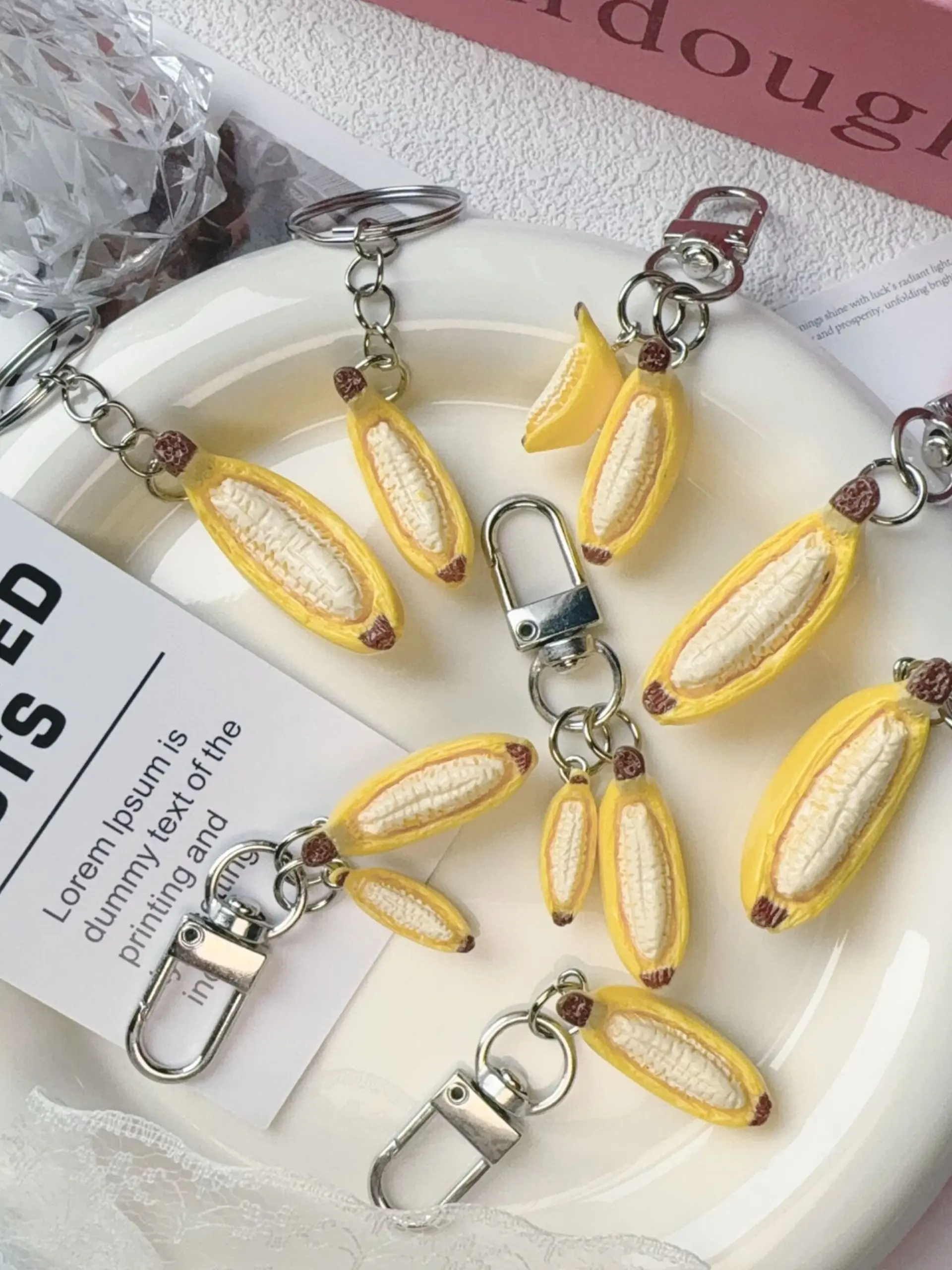 Creative Half- Peeled Banana Keychain, 3D Fruit Pendant, Student Bag Charm, Best Friend Couple Gift, Casual Patchwork Design, Key Charms