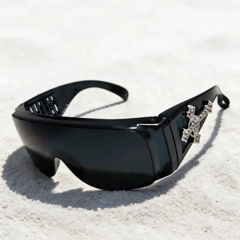 Men's Fashion Glasses with Rhinestone Cross Decoration, PC Lenses, UV Protection, Cat Eye Frame, Party Style, Includes Strap and Cloth, Trendy Sunglasses, Stylish Sunglasses, Fashionable Sunglasses