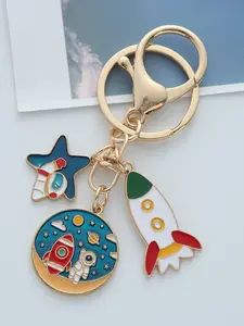 Creative Astronaut Keychain, Metal Enamel Rocket Design, Cute Backpack or Car Key Holder, Student Daily Accessory, Sci-Fi Style