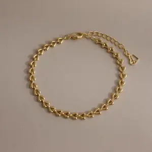 Tiny Link Heart Bracelet by Caitlyn Minimalist - Dainty Interlocking Heart Chain Bracelet - Cute Layering Bracelet - Vintage Jewelry - Birthday Gift for Her