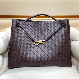 Genuine leather hand-woven bag with metal drawstring clasp, niche single-shoulder, hand-held, crossbody, old money style, unisex tote bag