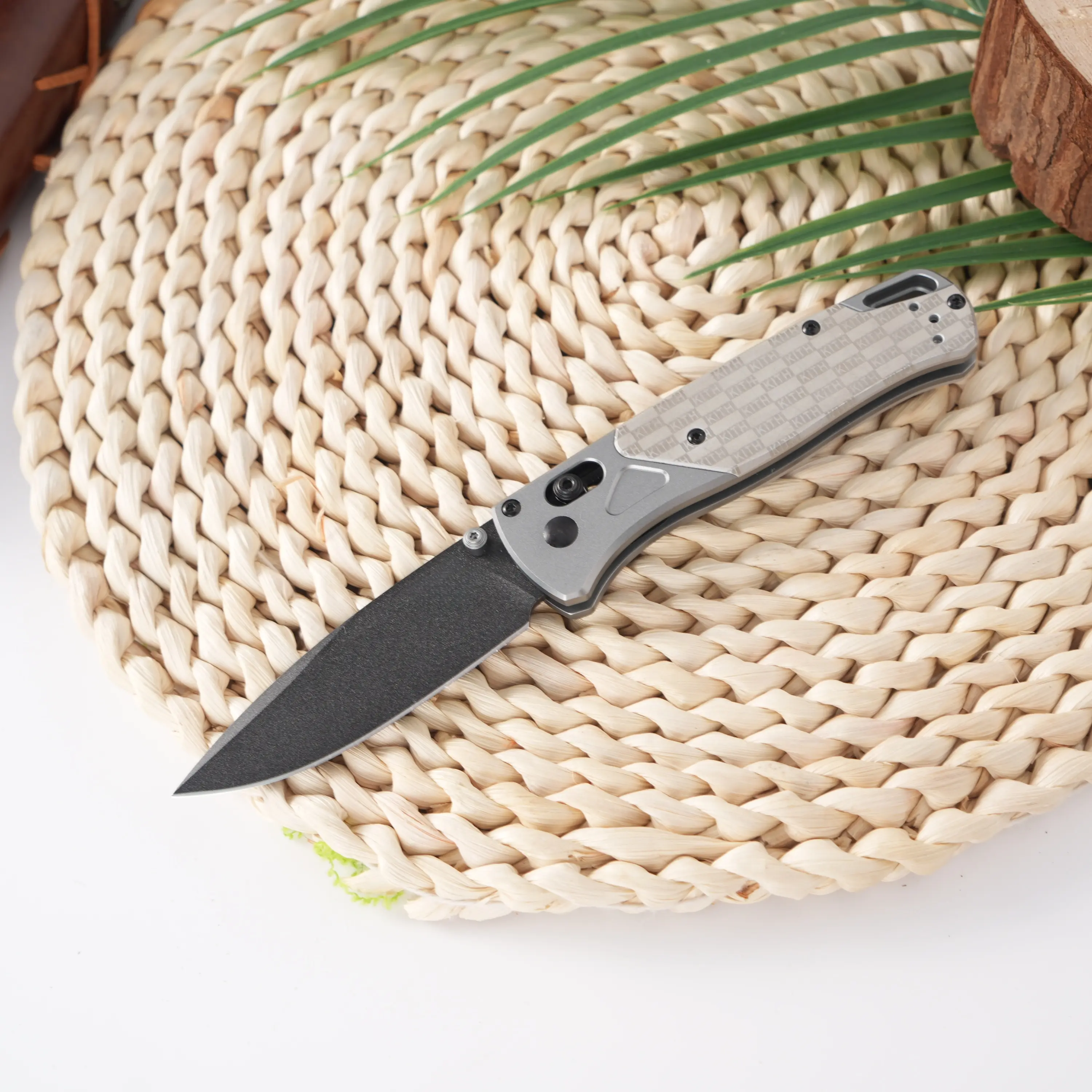 Folding knife, carbon fiber handle, lightweight EDC pocket knife, fruit knife, high-quality and durable lightweight knife, a good choice for picnics, fishing and travel, men's gift