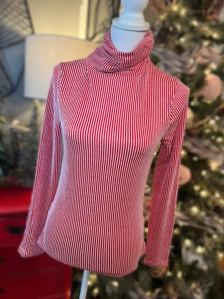 The Ribbed Turtleneck | Red