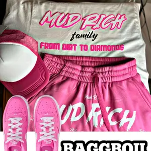 MUD RICH Set Shirt & Shorts - Pink Design with "MUD RICH" Text, Includes Pink Cap & Pink Sneakers