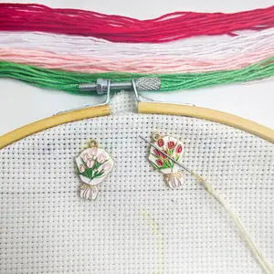 2Pcs Needle Minder for Cross Stitch, Pretty Flower Cartoon Enamel Pin, Embroidery Needlework Accessories, Gift for Cross Stitch Lover (Tulip Bouquet)