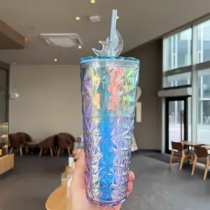 Shiny Diamond Pattern Plastic Straw Cup, Dreamy Fashion Design, Perfect for Trendy People, Stylish and Eye-Catching Drinkware