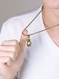 The trendy and personalized boxing glove pendant necklace is suitable for daily wear, vacation and dating occasions, and is also a surprising and exquisite small gift.