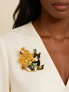 Flower Cat Enamel Pin Cute Animal Brooches Bouquet Daisy Pin for Backpacks Fashion Badges Jewelry Clothing Accessories Festive Gifts