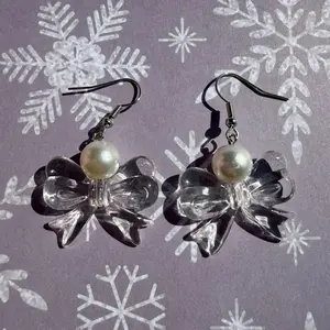 Clear bow earrings for anyone, good for everyday wear or out to somewhere nice