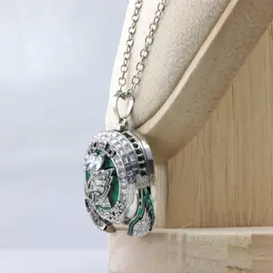 Eagle Design New arrivals in stock will be dispatched on the same day. Eagle-designed wing pop-up retractable pendant necklace, new styles 2024 and 2025