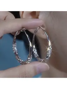 A pair of gorgeous, sparkling twisted geometric earrings, adorned with rhinestones, exaggerated earrings, stylish and sexy, suitable for women