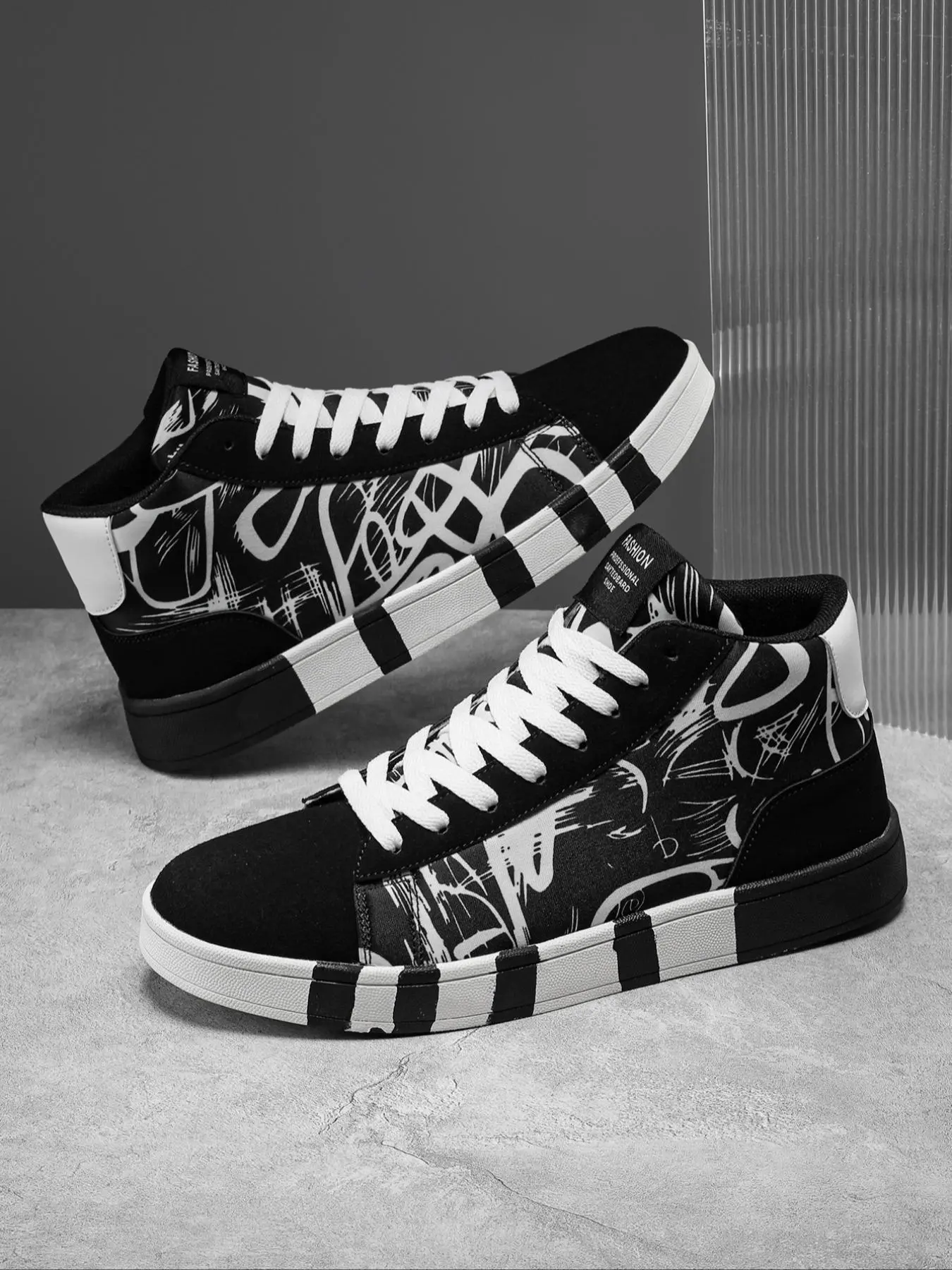 Men's Fashionable Colorblock Graffiti Print Lace Up High Top Sneakers, Casual Comfortable Athletic Sports Shoes for Daily Wear, Male All-match Round Toe Shoes for Daily Wear, Graphic Print Sneakers, Casual Trendy Sneakers