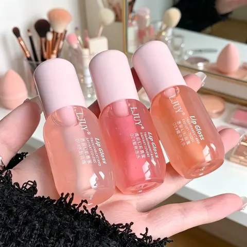 LJUY 3PCS Lip Gloss Set, Everyday Beauty Essentials, Glossy Texture, Fall & Winter Hydration, Smoothing & Hydrating Formula, Lightweight & Non-Sticky, Daily Lip Care for Women