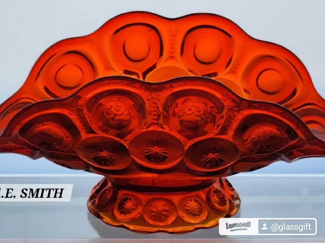 LE Smith glass Red moon and stars banana Bowl