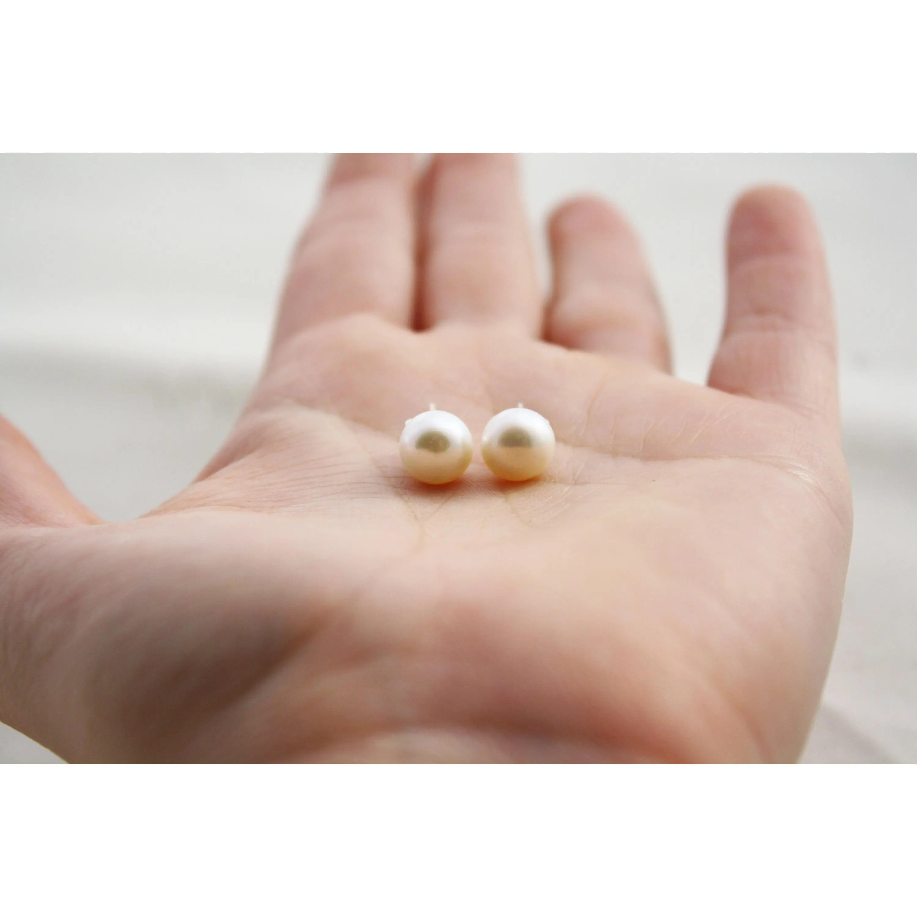Classic Freshwater Pearl Studs