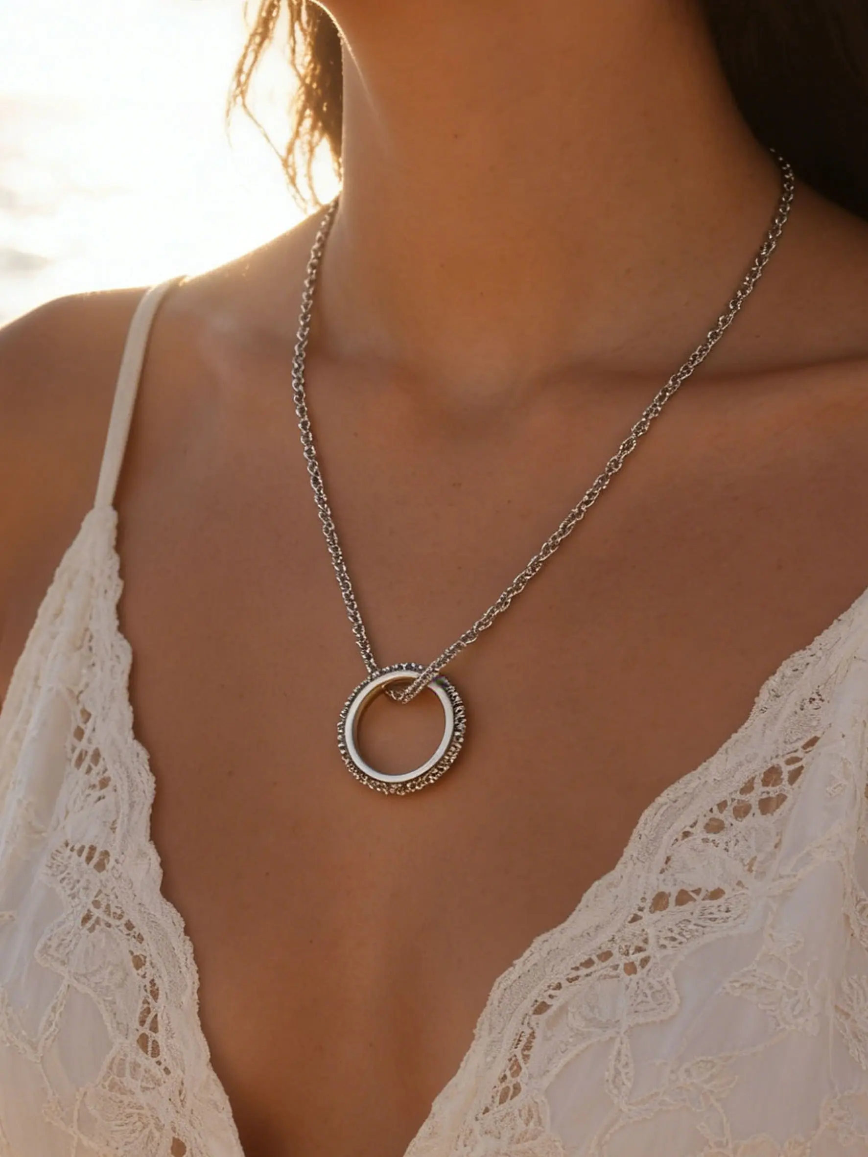 Silver Color Crystal Hoop Pendant Necklace for Women, Trendy Necklace, Elegant Full Rhinestone Fine Chain, Waterproof Beach Summer Vacation Accessory Gift, Rhinestone Pendant Jewelry