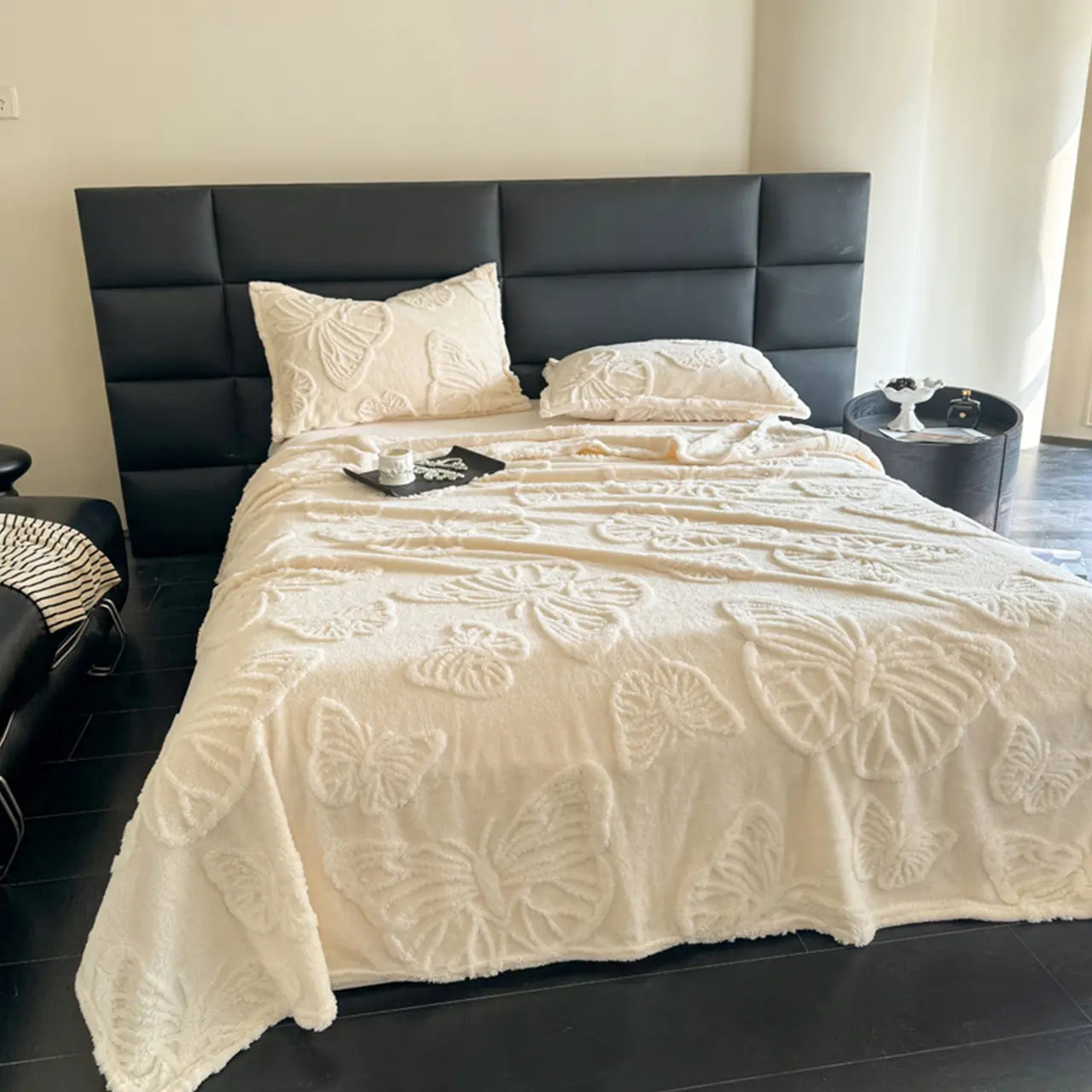 【backtoschool】ROSEKIND Butterfly Tufted Fleece Throw Blanket - Flannel Plush, Decorated, Fluffy Fabric, Comfortable Breathable, Lightweight for Sofa, Couch,  Decorated Throws, Flannel Throw Blankets