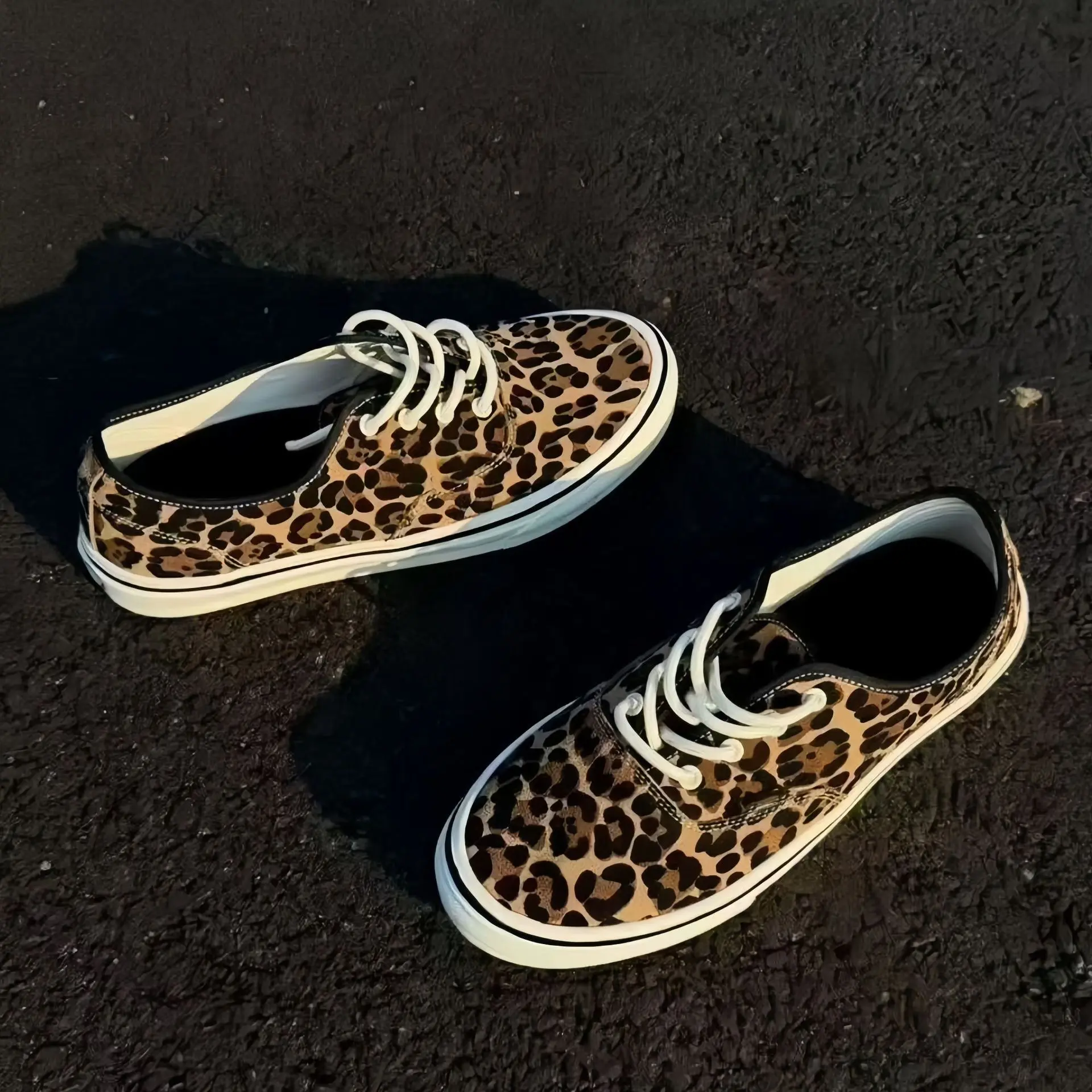 2026 Women Sneakers Leopard Canvas Lace Up Ladies Flats Outdoor Running Walking Shoes Comfortable Breathable Female Footwear