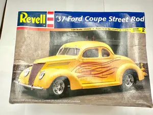 Revell 2598 1/24 Scale '37 Ford Coupe Street Rod Plastic Model Kit Unsealed Box
