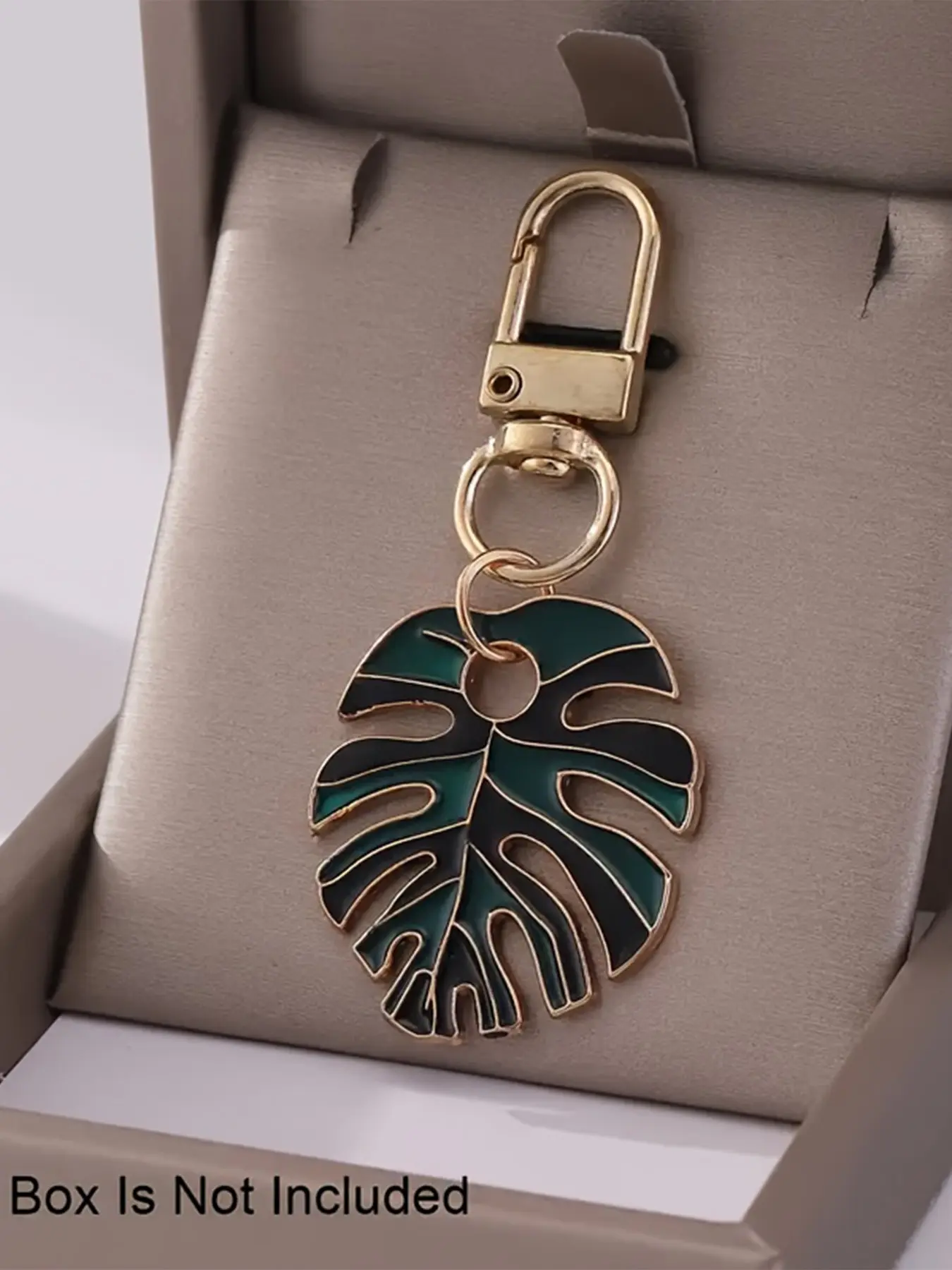 Colorful Monstera Leaf Bag Charm Pendants – Enamel Keychain with Gold-Tone Clasp, Tropical Plant Bag Decoration & Bag Chain Charms for Backpack Purse, Ideal for Nature Lovers & Casual Style, Backpack Accessories