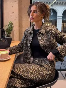 Women's Fashion Leopard Print Denim Jacket, Casual Loose Fit Outerwear for All Seasons, Stylish Water Washed Jean Coat