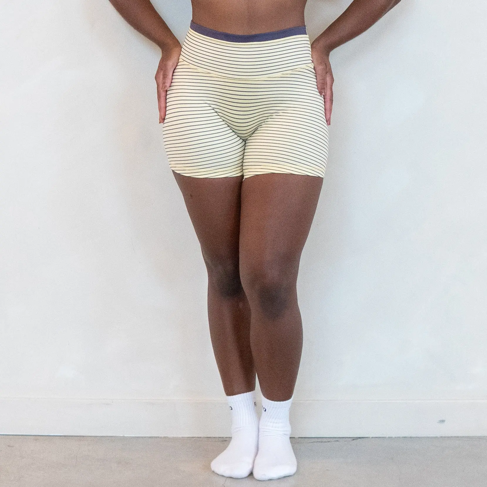 Contrast Core Short 5" - No Front Seam - High Rise