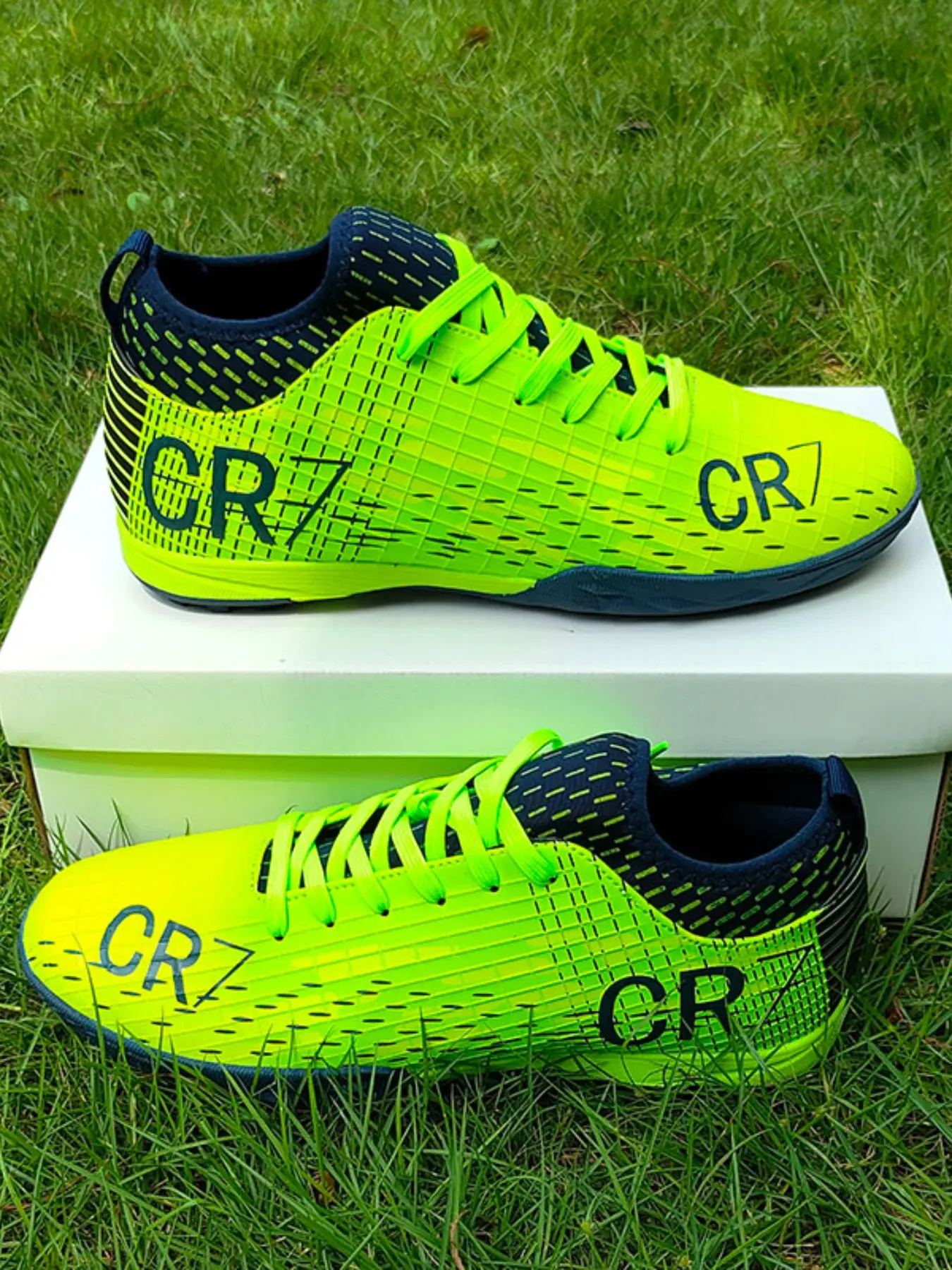 Men's Letter Print Lace Up Sports Soccer Shoes, Breathable Comfortable Sports Football Shoes, Professional Sports Football Cleats for All Seasons, Football Field Boots, TF Soccer Shoes
