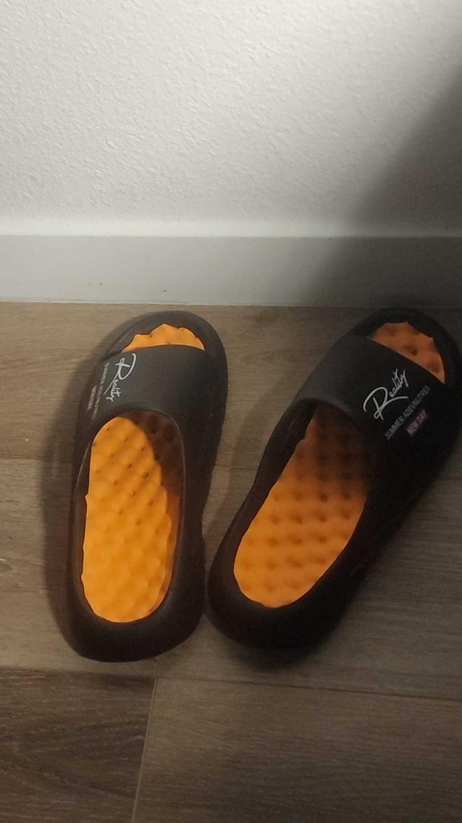 Item: black and orange, 10.5-11