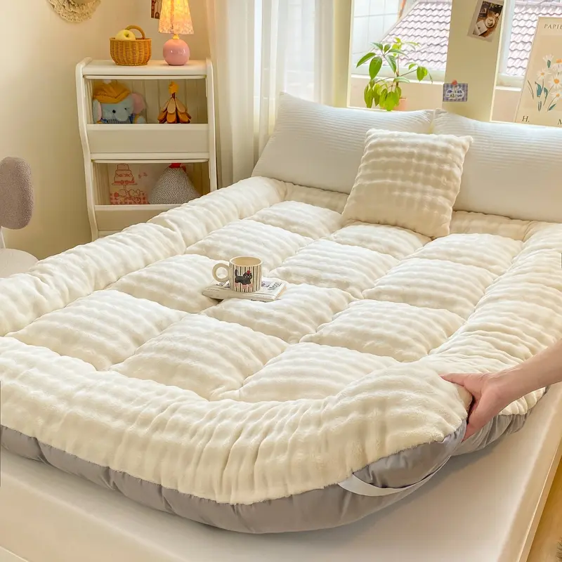 1pc Pure Color Rabbit Fur Ultra Soft Warm Thick Padding Roll Up Cozy Mattress, Milk Wool Fabric, Foldable, Suitable for Bedroom, Dormitory, Car Hotel, Mattress Pad Topper