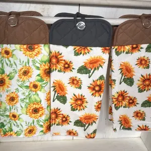 Hanging kitchen towel