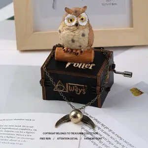 Wooden Music Box Creative Hand-Crank Classic Painted Carved Valentine's Day Couple Eight-Tune Gift, Perfect Romantic Present Decor