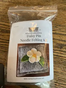 Nome Schoolhouse Daisy Pin Felting Kit