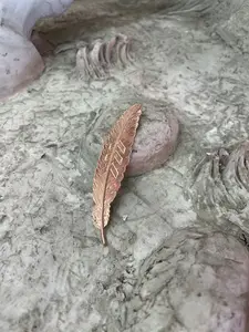 Tombstone Pluma De Metal - Bronze