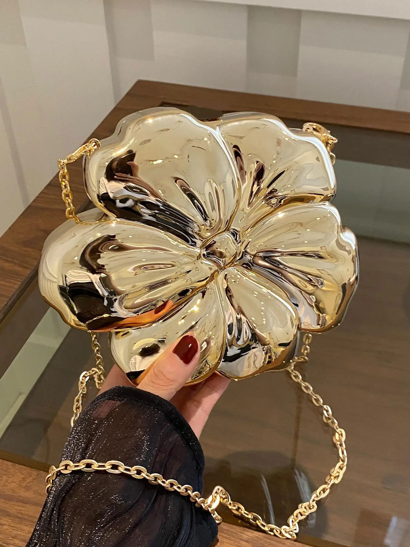 Women's Elegant Flower Design Evening Bag, Exquisite Trendy Shoulder Bag, Fashionable Chain Crossbody Bag for Party Decoration, Chic Crossbody Purse, Embellished Shoulder Bag, Elegant Embossed Bag, Elegant Stylish Purse