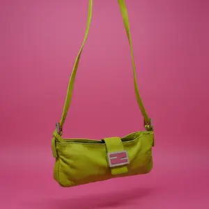 Pre-owned FENDI Leather Shoulder Bags Lime Green Skinny Baguette Shoulder Bag