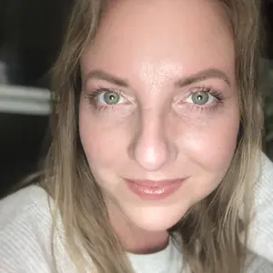 Product Review of [NEW] [medicube] No Cast Just Glow Collagen Sunscreen | SPF 50 Broad Spectrum Face Sunscreen | Lightweight, Non-Sticky, Hydrating Formula | No White Cast or Residue | Peptide, Cica for Soothing & Natural Glow from c**m