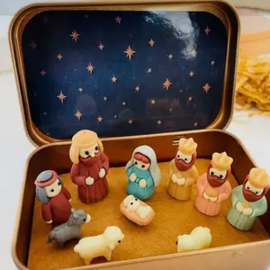 Handmade Mini Set with Tin Box, Portable Pocket Sized Resin/fabric Scene, Includes Mary, Jesus, Shepherd, Animal Models, Perfect for Christmas Celebrations