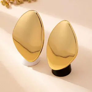These Statement Gold Earrings Changed My Entire Outfit ✨ |   Oversized Lightweight Gold Studs for Everyday