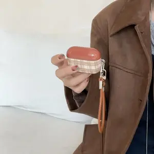 Checkerboard Pattern Earphone Case with Keychain, Earphone Protective Cover, Earphone Accessories Compatible with AirPods Pro2, Headset