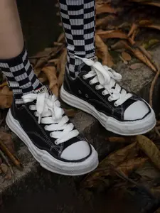 Maison Mihara Yasuhiro 2025 New MMY Women and Men Shoes Hank Top Designer of Lightweight Lace-ups Classic Anti-Slip Wear-Resistant Lightweight Low-top Board Shoes Sports Shoes for Male and Female Campus Lovers Black and White Sneakers