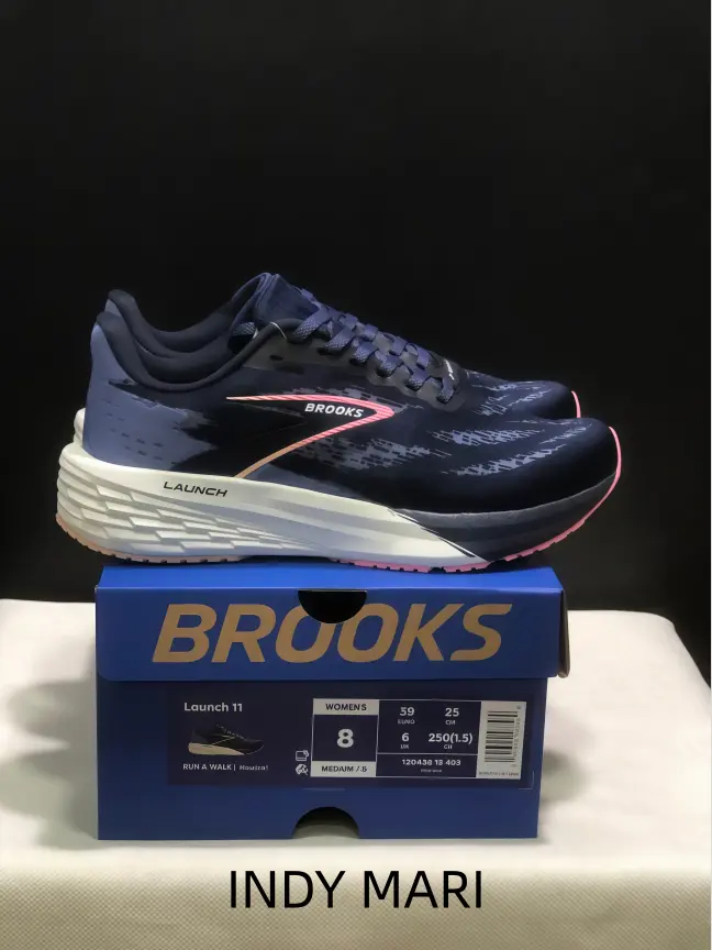 Cool tone gradient athletic shoes paired with wear-resistant rubber outsole, deep traction lugs offer stable anti-slip grip on asphalt and wet trails