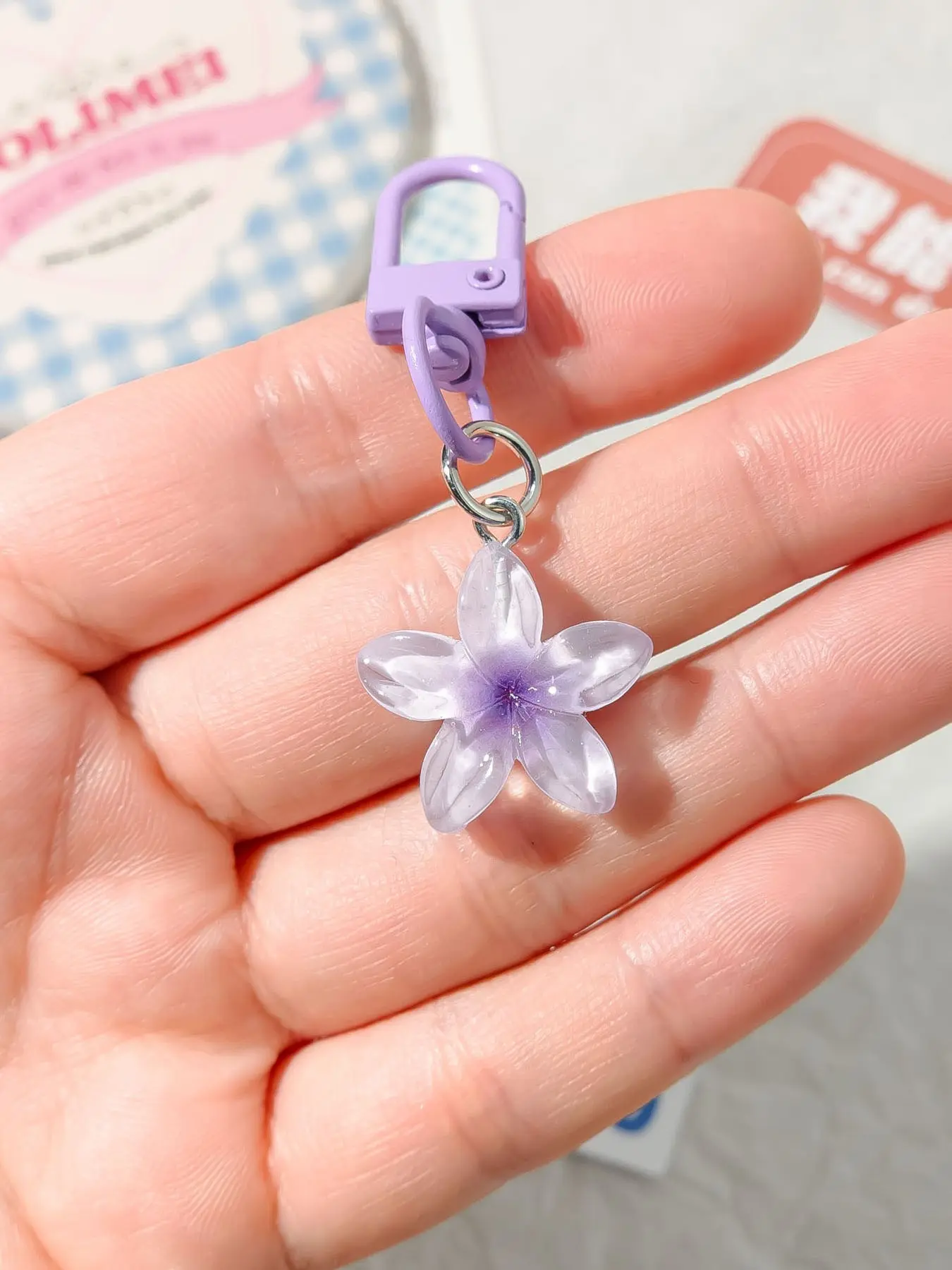 1 Piece Colorful Flower Keychain, Cute Keychain for Bags, Cherry Blossom Lobster Buckle Pendant Keychain, Plant Theme Design Keyring Accessory for Bags, Doors and Car Keys, Suitable for Holiday Gift