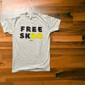 FREE SKOO Unisex Graphic T-Shirt - Casual Fitted Short Sleeve Tee
