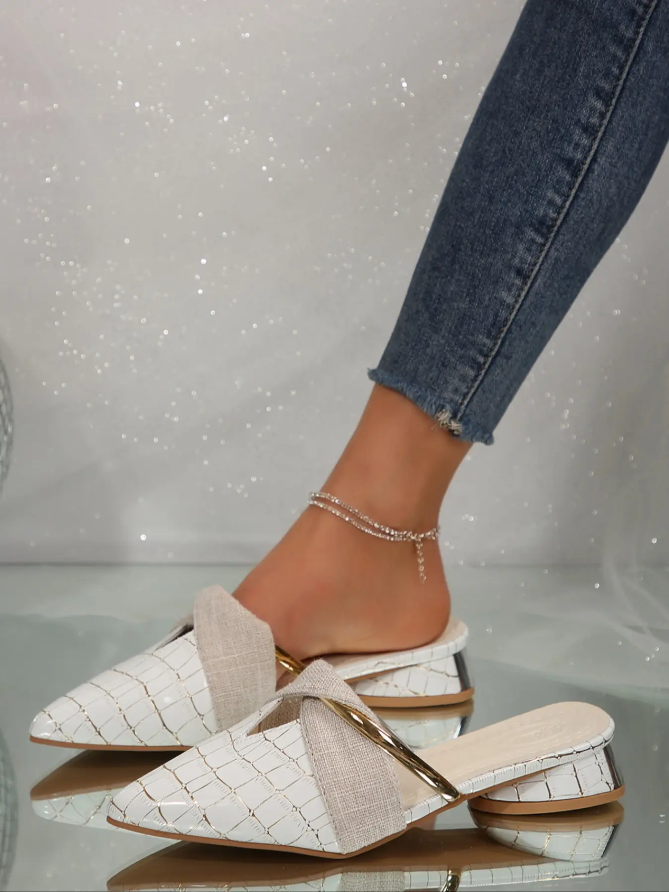Women's Beige Crocodile Embossed Pointed Toe Mule Flats, PU Leather Upper with Metallic Gold Trim Decor Low Block Heel Design, Comfortable Non-Slip Elegant Dress Shoes for Party, Date and Daily Wear Footwear Flat Mules